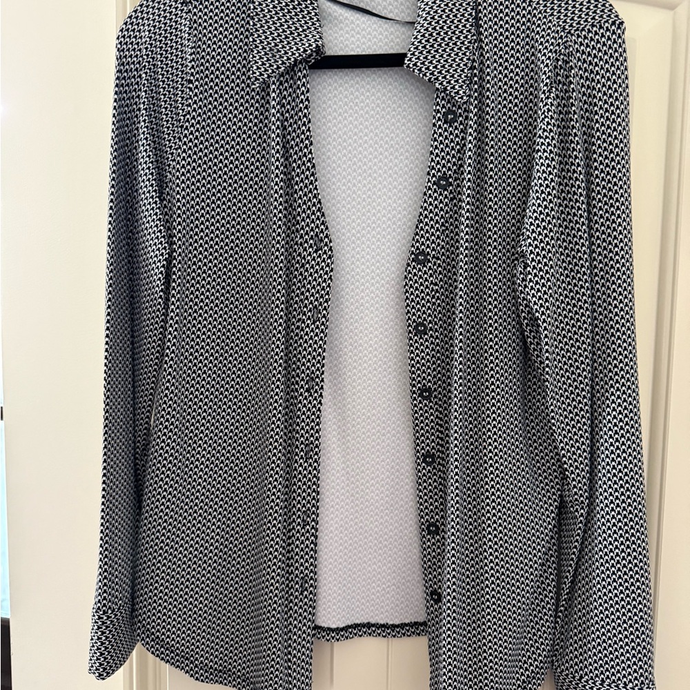 Women’s Black and White Patterned Shirt
